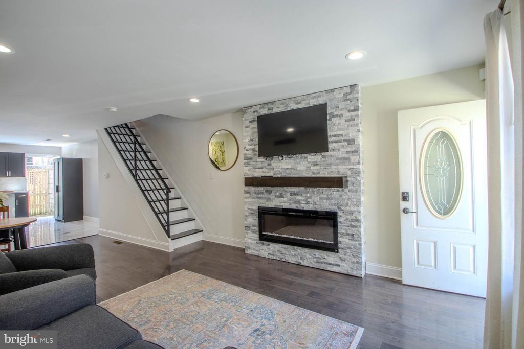 1239 S NEWKIRK ST, PHILADELPHIA, PA 19146 — photo 4
