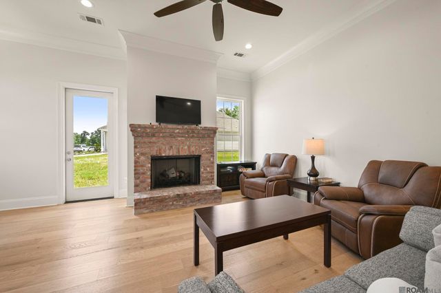 13201 Magnolia Square Dr, Central, LA 70818