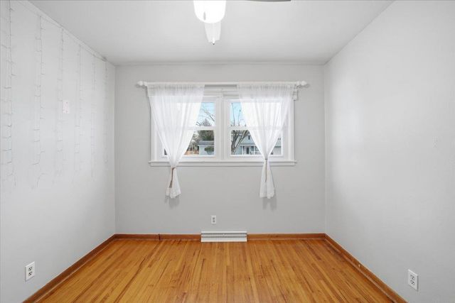 1604 S Forest Road, Cedar Falls, IA 50613