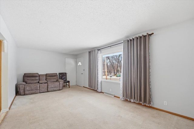 1604 S Forest Road, Cedar Falls, IA 50613