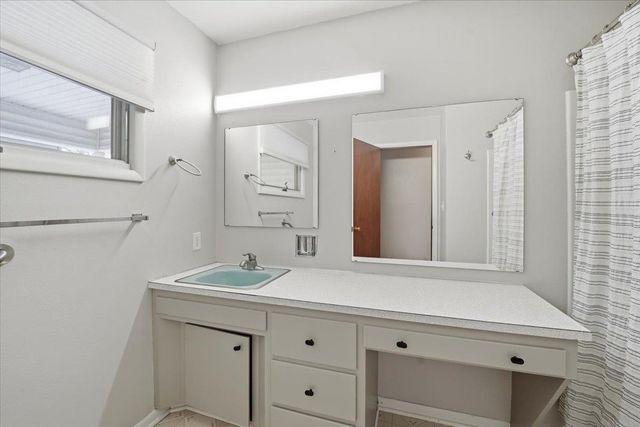 1604 S Forest Road, Cedar Falls, IA 50613