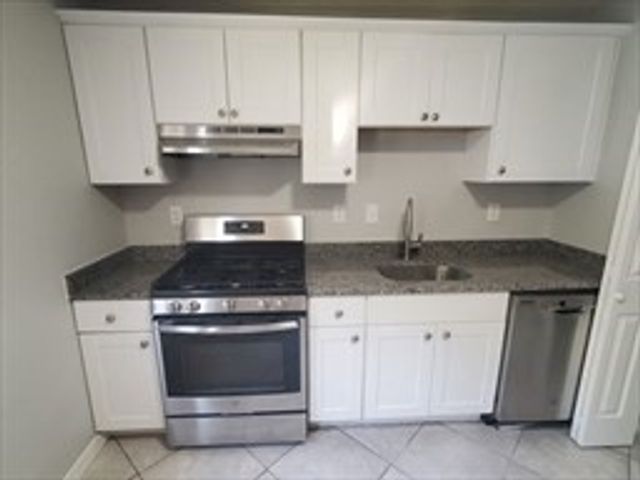 174 Pine Street 23, Holbrook, MA 02343