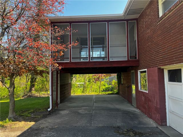 560 Sells Ln, City Of Greensburg, PA 15601