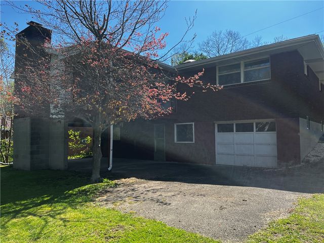 560 Sells Ln, City Of Greensburg, PA 15601