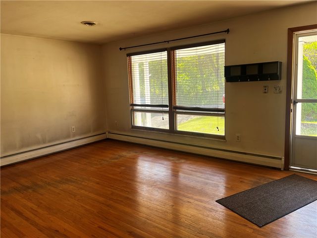 560 Sells Ln, City Of Greensburg, PA 15601