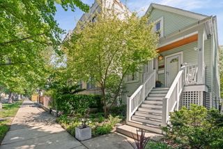 3335 W Berteau Avenue, Chicago, IL 60618