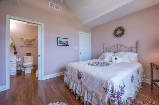 631 Kingsbury Court, Clarksville, IN 47129