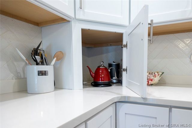 631 Kingsbury Court, Clarksville, IN 47129