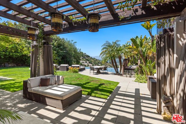 13947 Durham Road, Beverly Hills, CA 90210