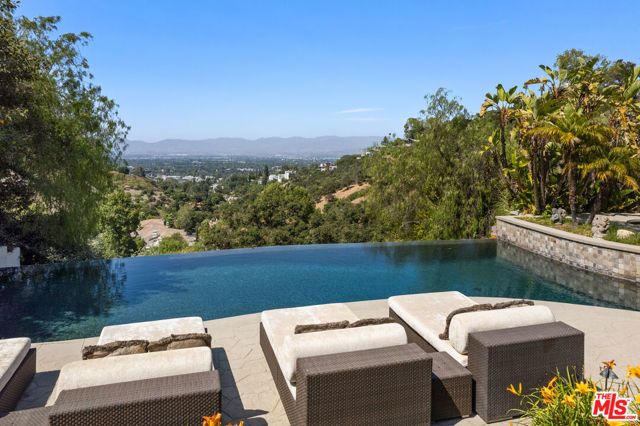 13947 Durham Road, Beverly Hills, CA 90210