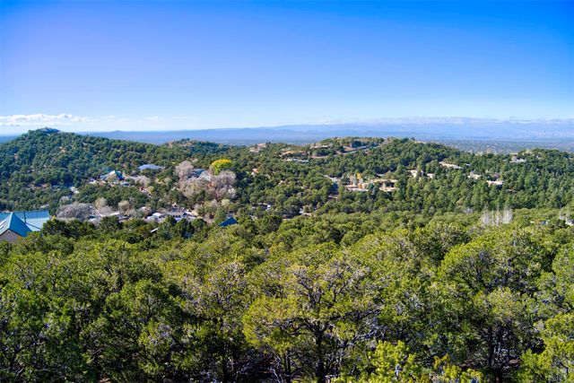 2351 Via Colibris, Santa Fe, NM 87501