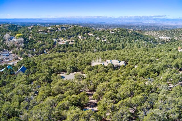 2351 Via Colibris, Santa Fe, NM 87501