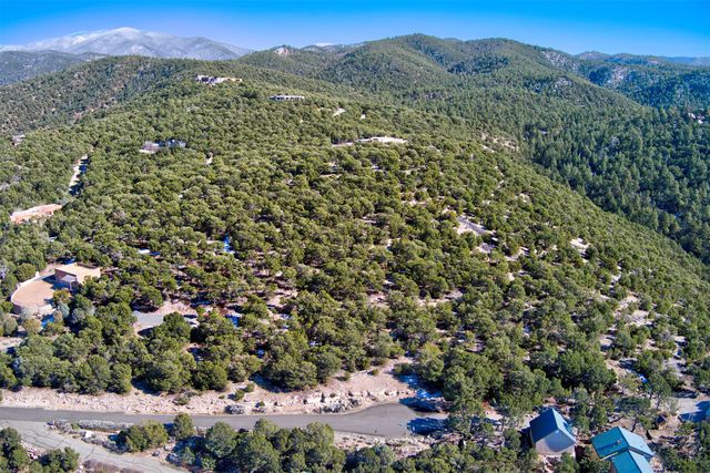 2351 Via Colibris, Santa Fe, NM 87501