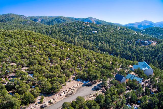 2351 Via Colibris, Santa Fe, NM 87501