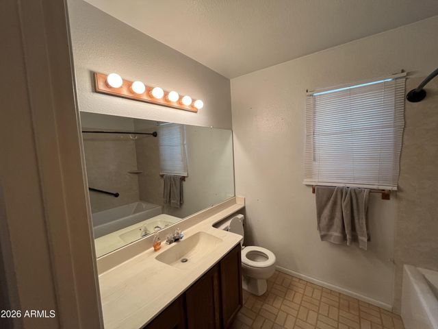 7957 W GLENROSA Avenue W, Phoenix, AZ 85033