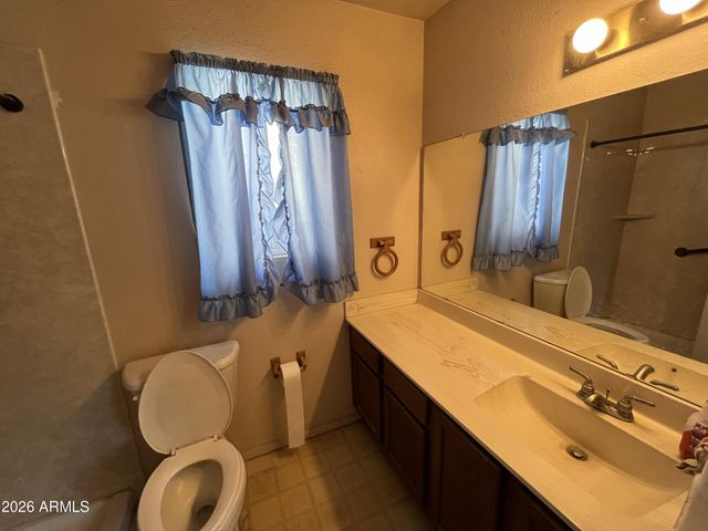 7957 W GLENROSA Avenue W, Phoenix, AZ 85033