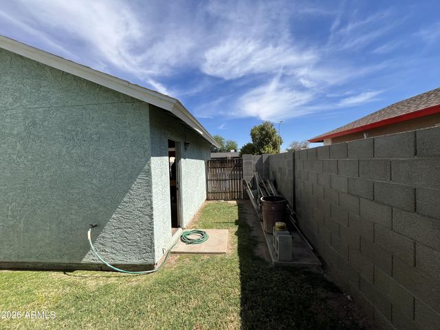 7957 W GLENROSA Avenue W, Phoenix, AZ 85033