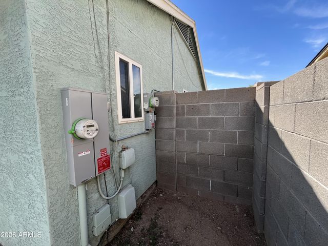7957 W GLENROSA Avenue W, Phoenix, AZ 85033