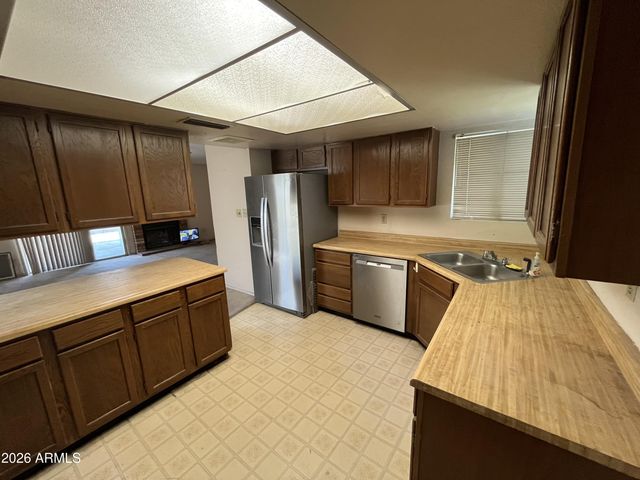 7957 W GLENROSA Avenue W, Phoenix, AZ 85033