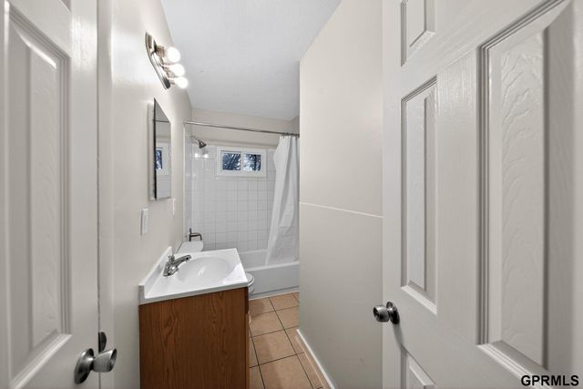 4237 Curtis Avenue, Omaha, NE 68111