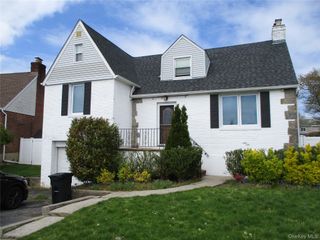 19 Acorn Road, East Rockaway, NY 11518