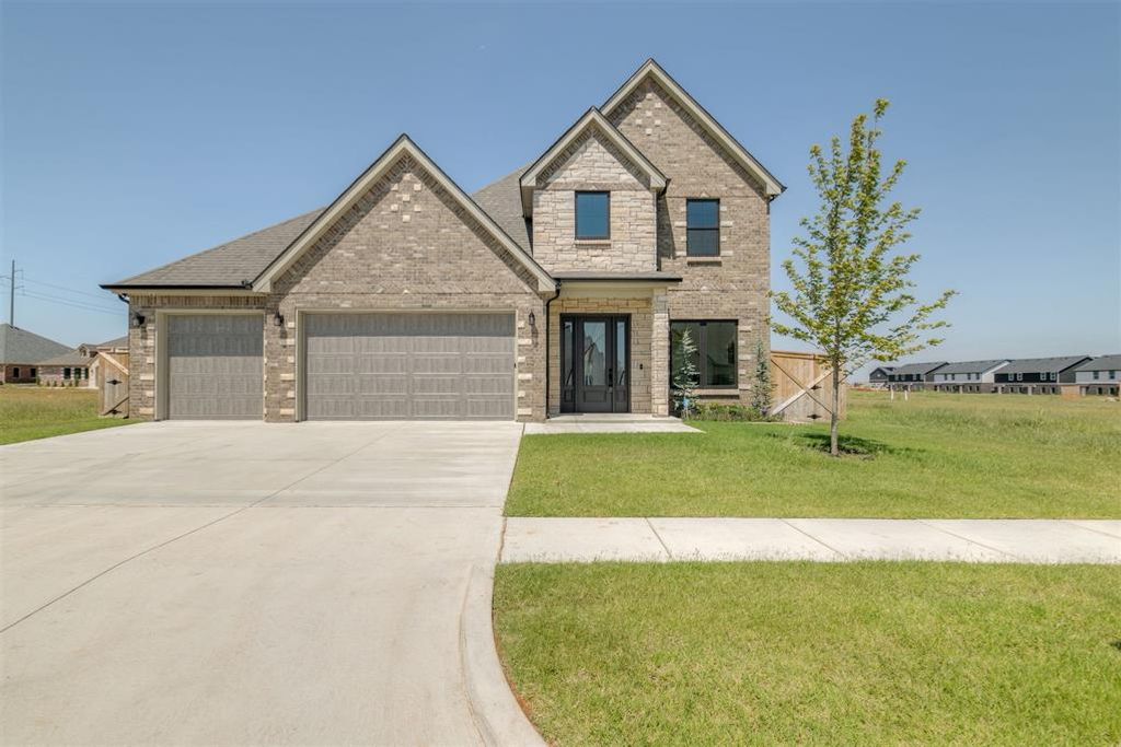 Image 4 of property listing at 19325 S Country Drive, Edmond, OK 73012