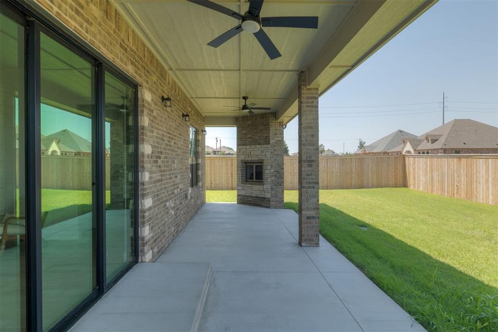 Image 5 of property listing at 19325 S Country Drive, Edmond, OK 73012