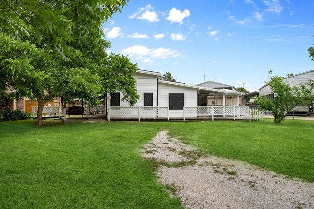 304 Sunrise Drive, Livingston, TX 77351