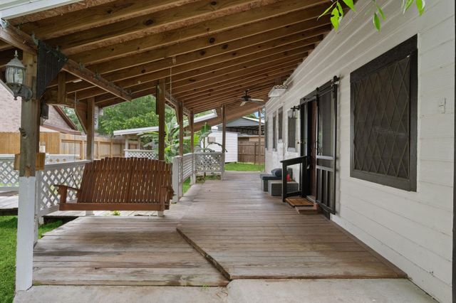 304 Sunrise Drive, Livingston, TX 77351