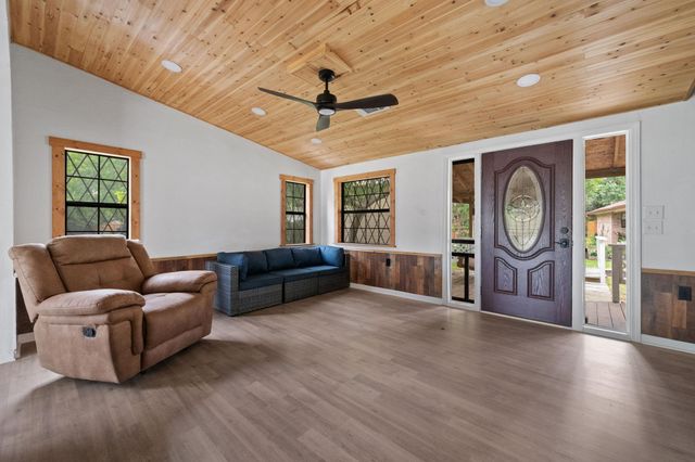 304 Sunrise Drive, Livingston, TX 77351