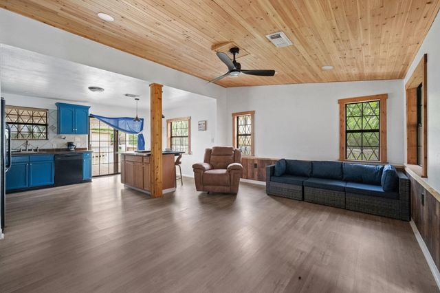 304 Sunrise Drive, Livingston, TX 77351