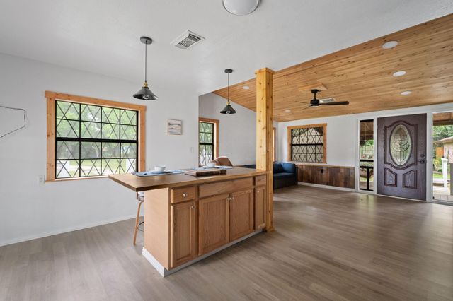 304 Sunrise Drive, Livingston, TX 77351