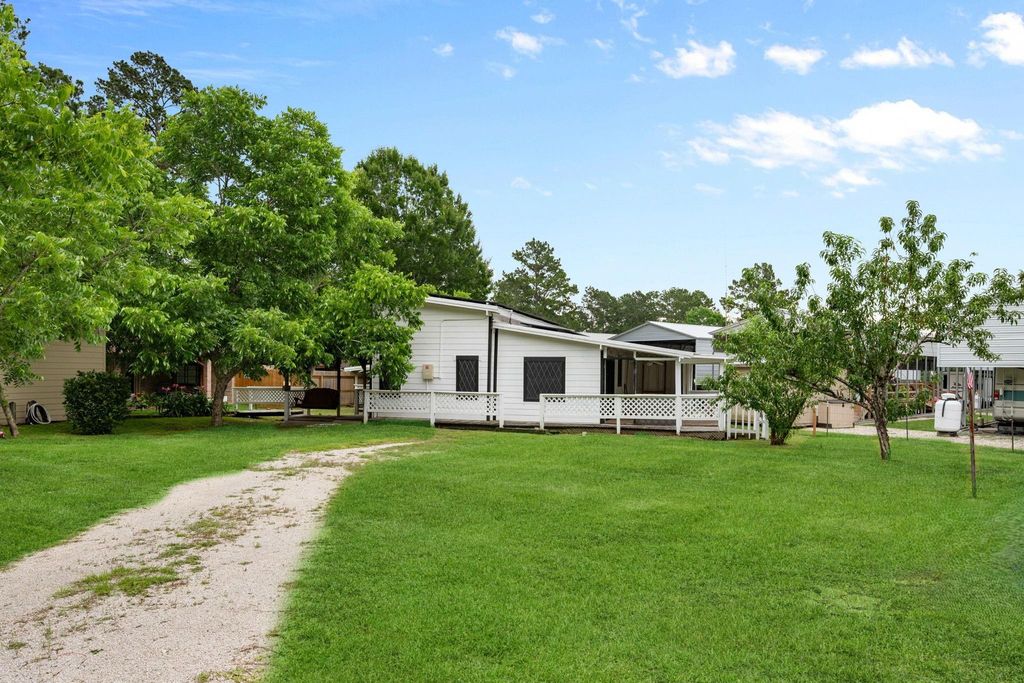 304 Sunrise Drive, Livingston, TX 77351