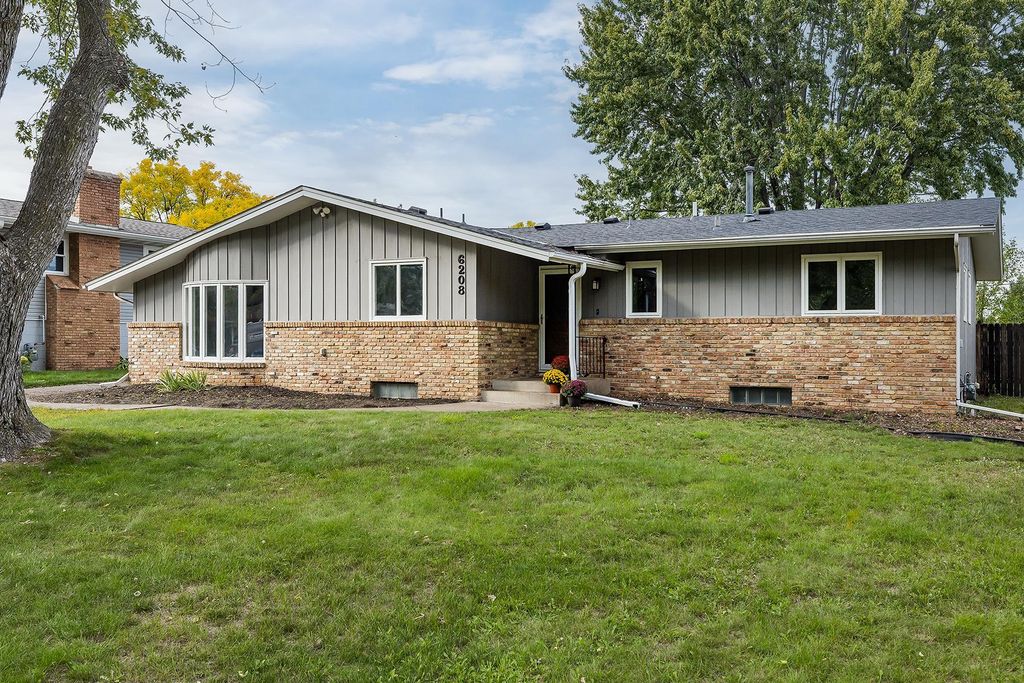 6208 81st Avenue N, Brooklyn Park, MN 55443 — exterior