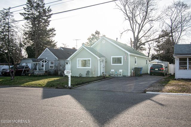 61 River Drive, Toms River, NJ 08753