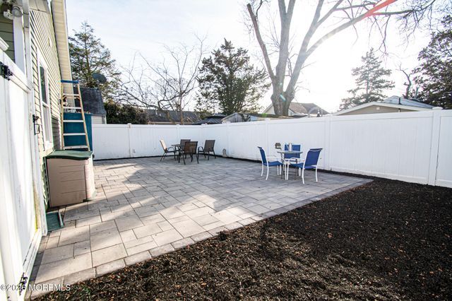 61 River Drive, Toms River, NJ 08753