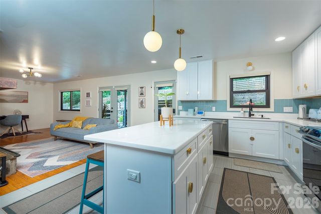 53 Vanderbilt Terrace, Asheville, NC 28806