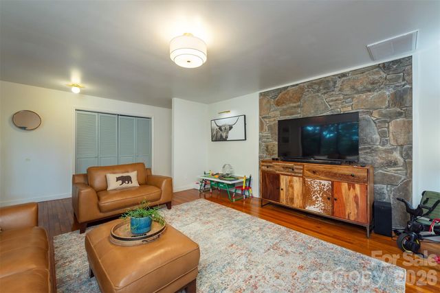 53 Vanderbilt Terrace, Asheville, NC 28806