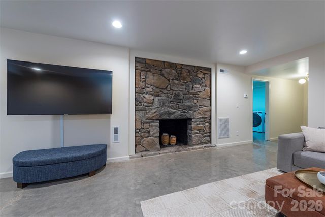 53 Vanderbilt Terrace, Asheville, NC 28806