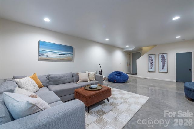 53 Vanderbilt Terrace, Asheville, NC 28806