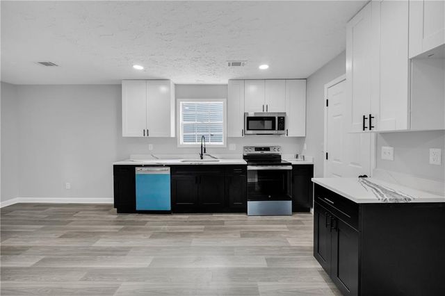 1044 Autumn Crest Court, Stone Mountain, GA 30083