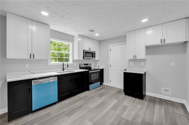 1044 Autumn Crest Court, Stone Mountain, GA 30083
