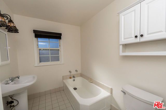 5260 Parkglen Avenue, Los Angeles, CA 90043