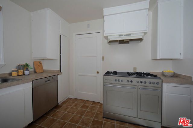 5260 Parkglen Avenue, Los Angeles, CA 90043