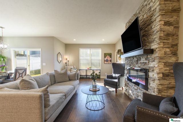 7912 S 185 Street, Omaha, NE 68136