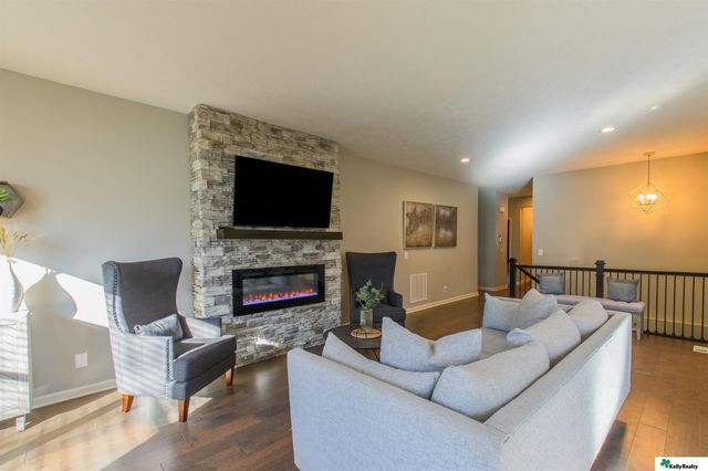 7912 S 185 Street, Omaha, NE 68136