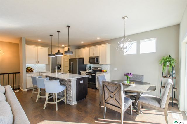 7912 S 185 Street, Omaha, NE 68136