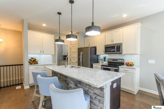 7912 S 185 Street, Omaha, NE 68136