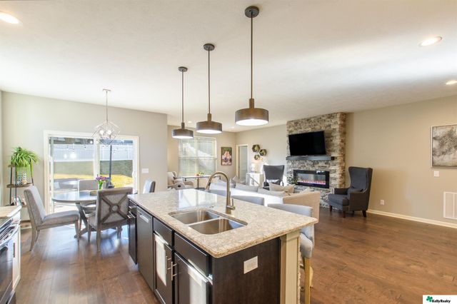 7912 S 185 Street, Omaha, NE 68136