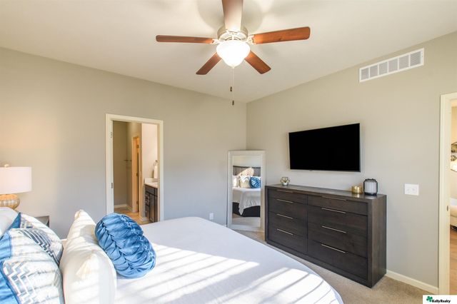 7912 S 185 Street, Omaha, NE 68136